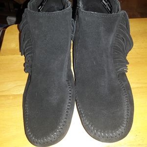 Minnetonka Black Suede Women's zip Bootie size 11M